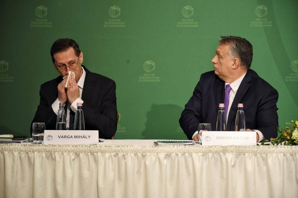 Vezető képünkön Varga Mihályt és Orbán Viktort látják. Jórészt a koronavírus volt a fő téma az MKIK keddi gazdasági évnyitó budapesti konferenciáján, 2020. március 10. Fotó: MTI/Koszticsák Szilárd